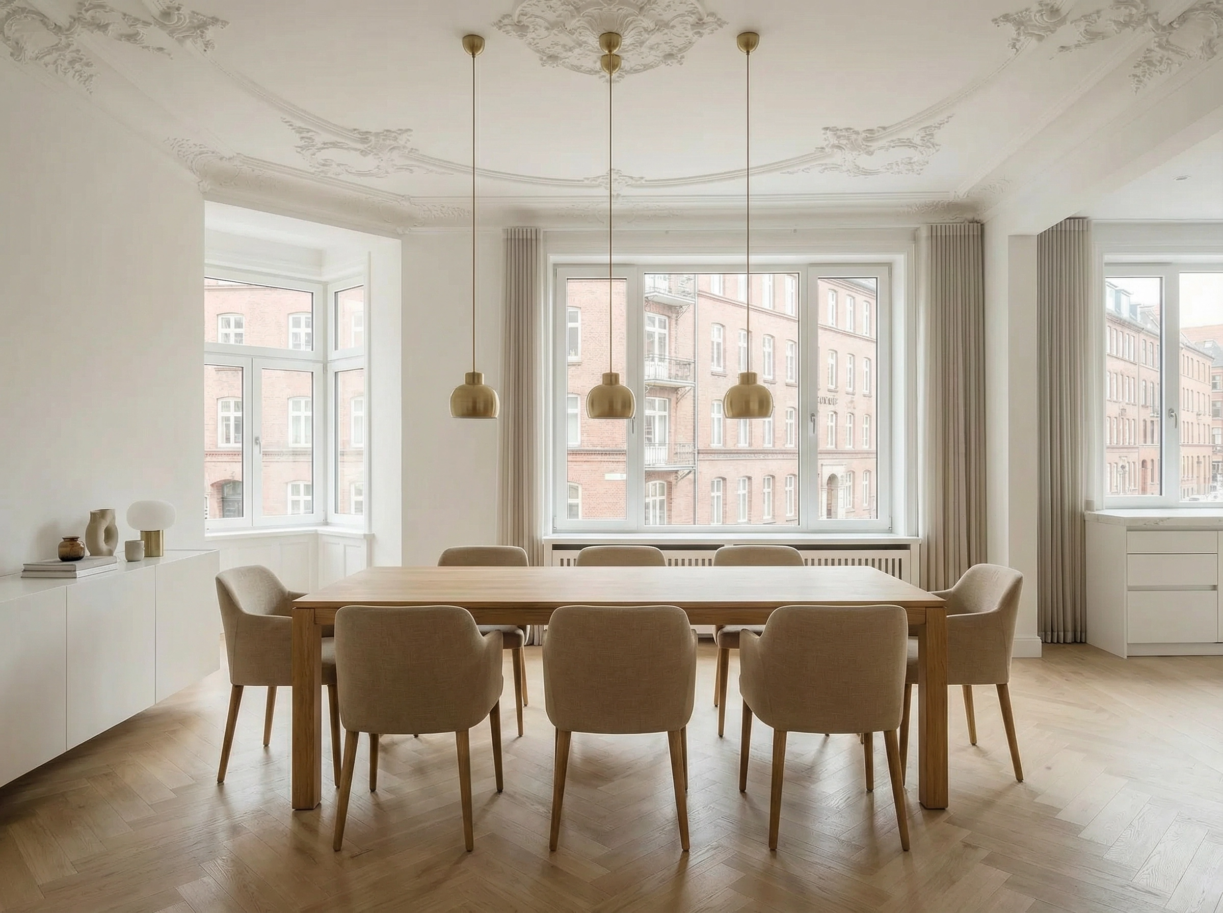 Dining room in a high-quality furnished apartment