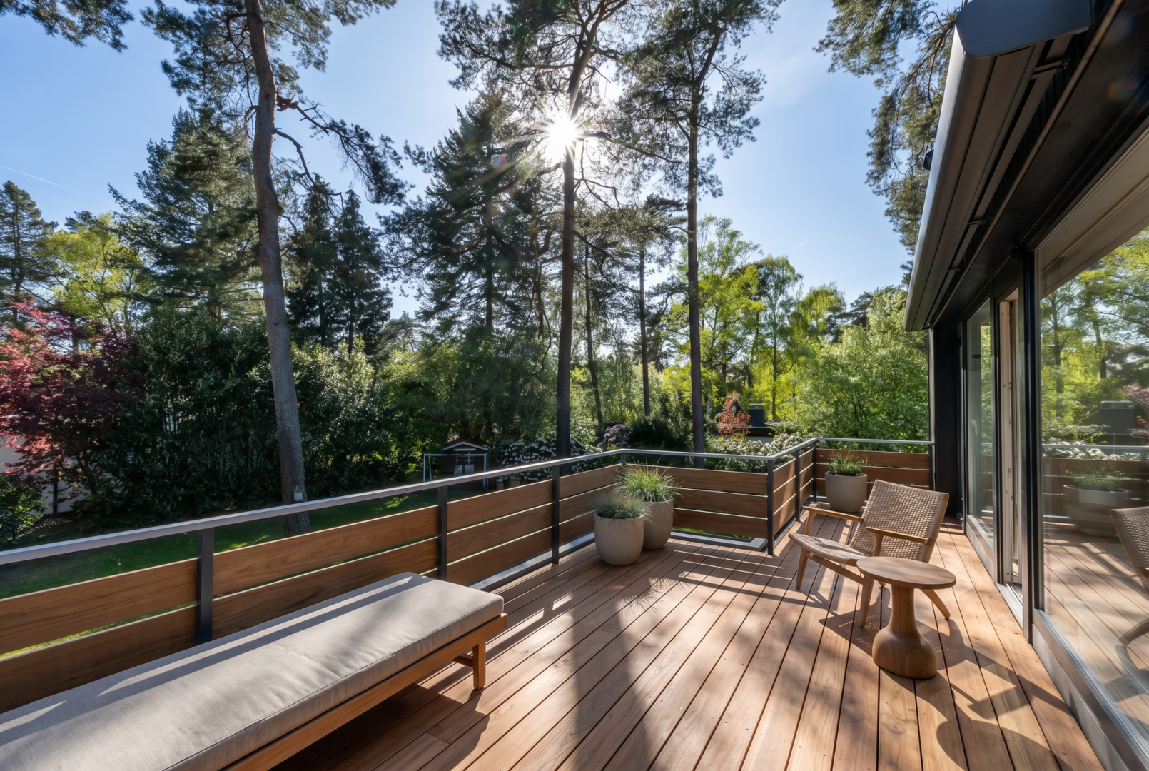 Dachterrasse mit Blick in den Garten (Sanierungsvorschlag)